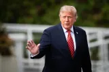 Trump renunță la taxarea hârtiei igienice canadiene, dar lovește alte produse. Ce intră în vizorul SUA