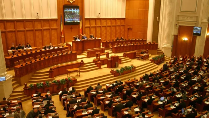 parlament_1_44128900