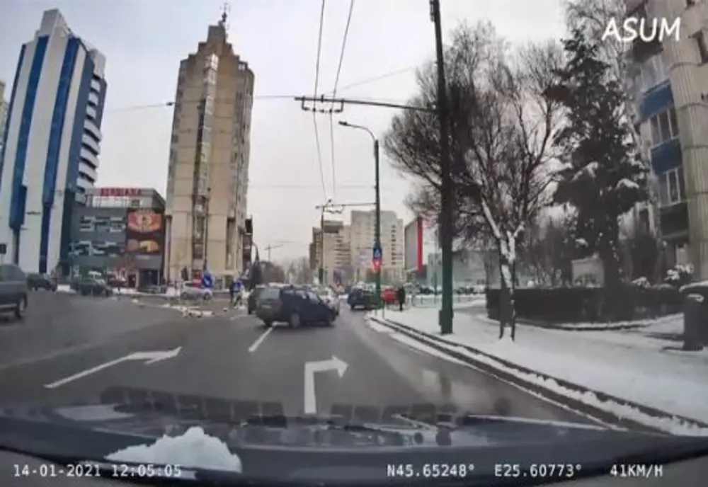 VIDEO Abateri grave ale șoferilor, la trecerile pentru pietoni din municipiul Brașov, filmate cu o cameră de bord