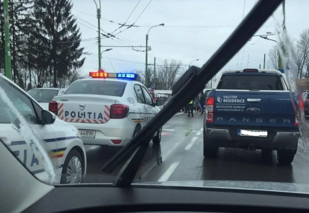 Pieton lovit de mașină pe strada 13 Decembrie!