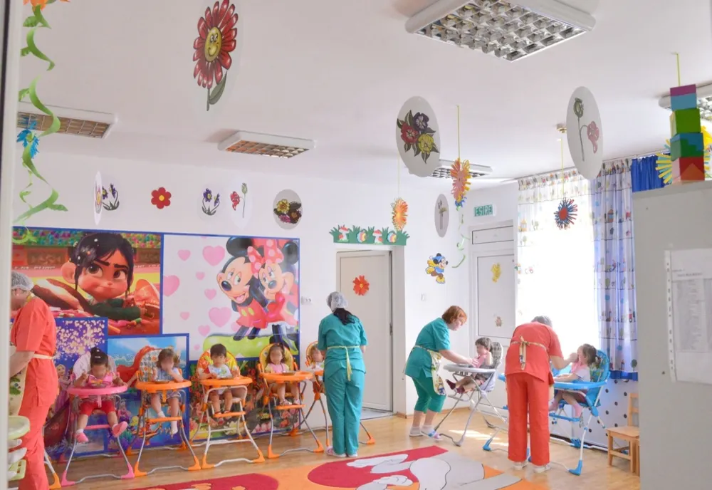 Ajutor financiar, de la Consiliul Local Braşov, pentru copiii din creșele private sau pentru micuții care stau cu bunicii