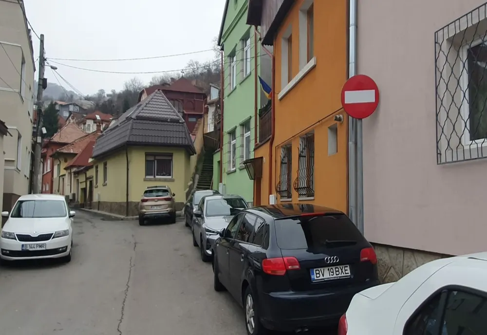Sensuri unice, de astăzi, pe câteva străzi din Braşov