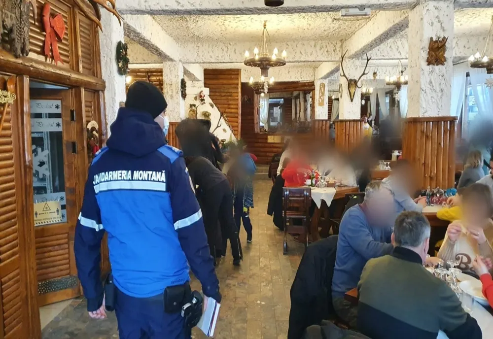 Românii nu se împacă cu regulile. Trei restaurante din Predeal amendate pentru că nu se respecta distanțarea socială