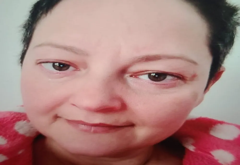 O tânără îşi caută mama!