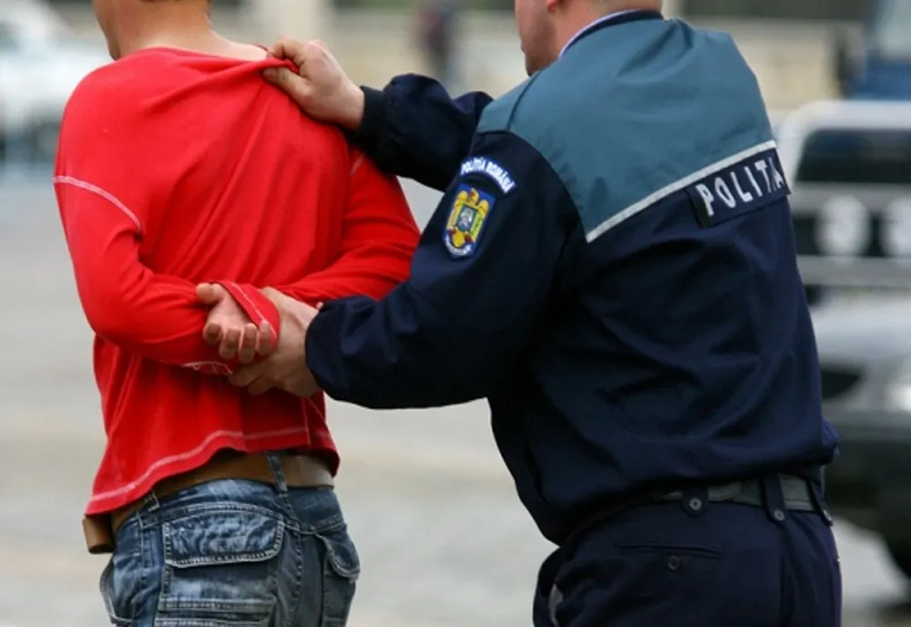 Braşovean reținut după ce a avariat 56 de maşini!