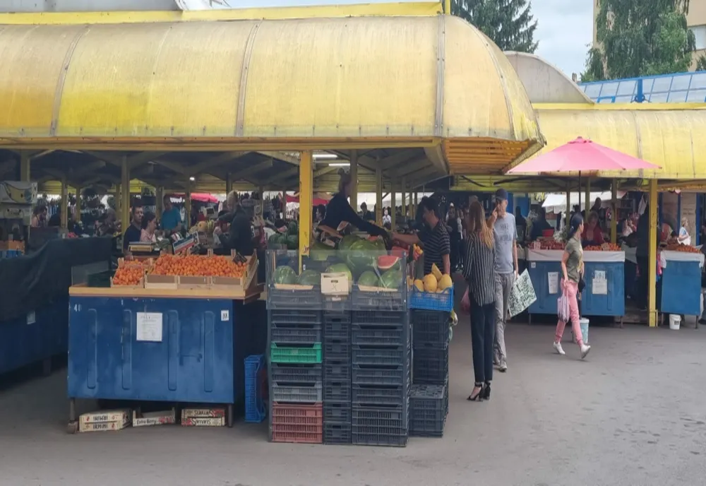 Cât mai costă fructele și legumele în Piața Astra?
