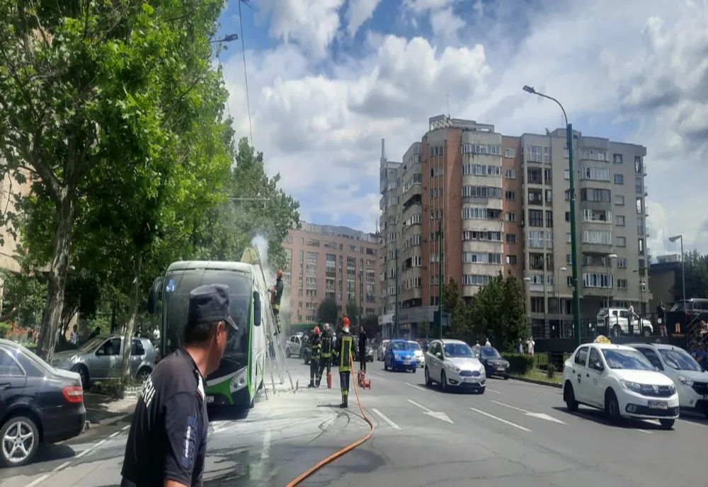 VIDEO Un autobuz electric al RATBV a luat foc în centrul Braşovului