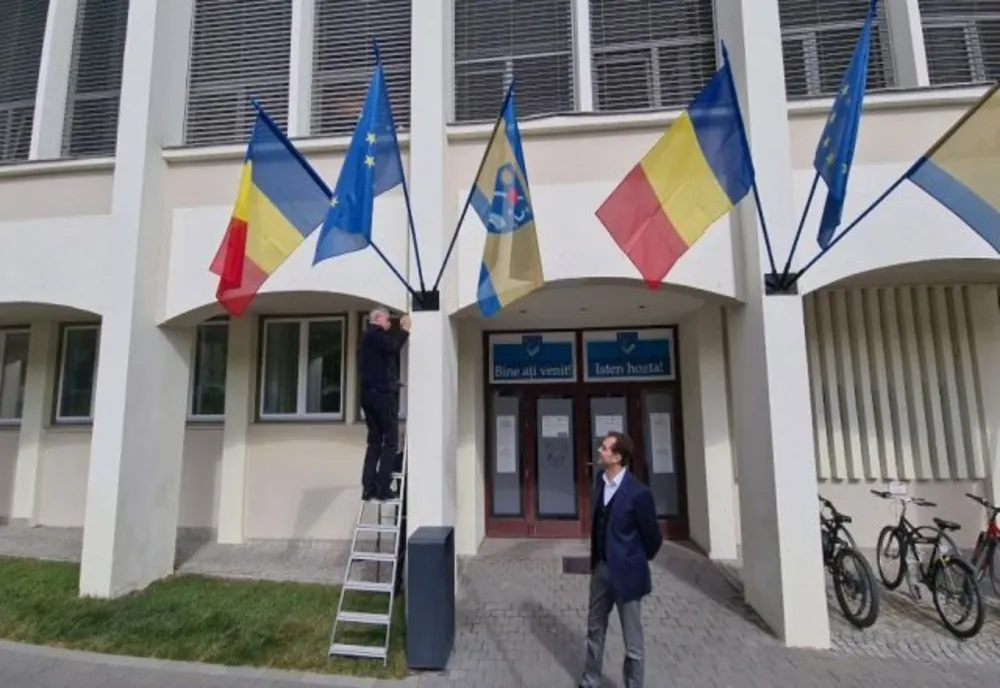 Curtea de Apel Brașov a anulat Hotărârea de Guvern prin care a fost adoptat drapelul județului Covasna