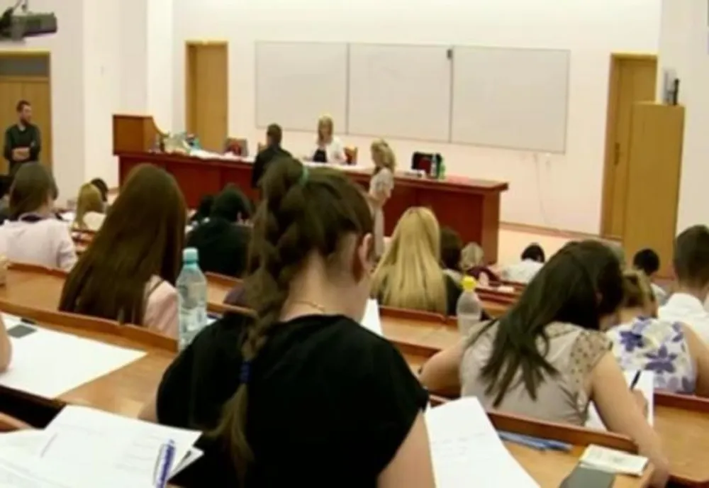 Peste 4.000 de locuri finanțate de la buget, la admiterea din acest an, la Universitatea Transilvania din Brașov