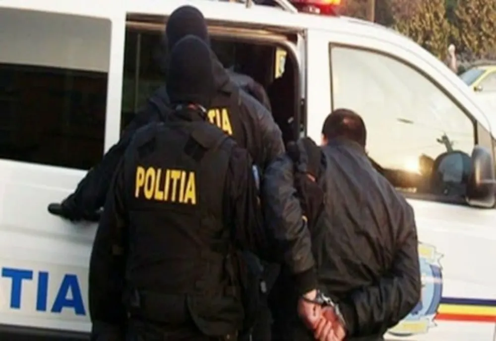 Polițiștii l-au prins și pe cel de-al doilea bărbat care a bătut crunt o femeie în centrul Brașovului!