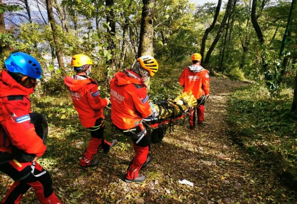 Turistă care a venit pe munte ca la plajă, accidentată în Poiana Brașov