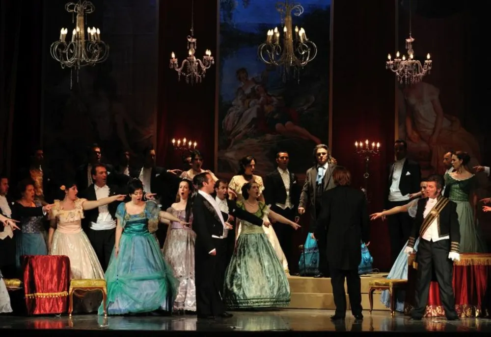 „La Traviata” închide stagiunea 2021 – 2022 a Operei Brașov!
