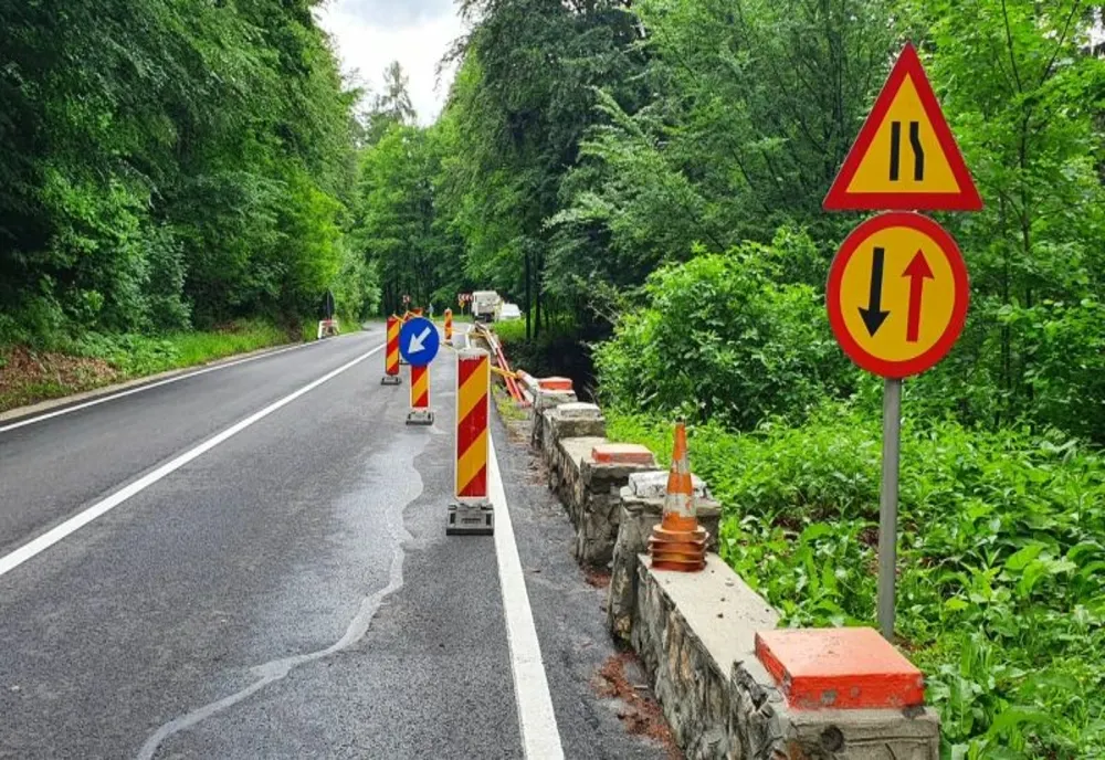 Primăria caută firmă care să consolideze drumul spre Poiana Brașov