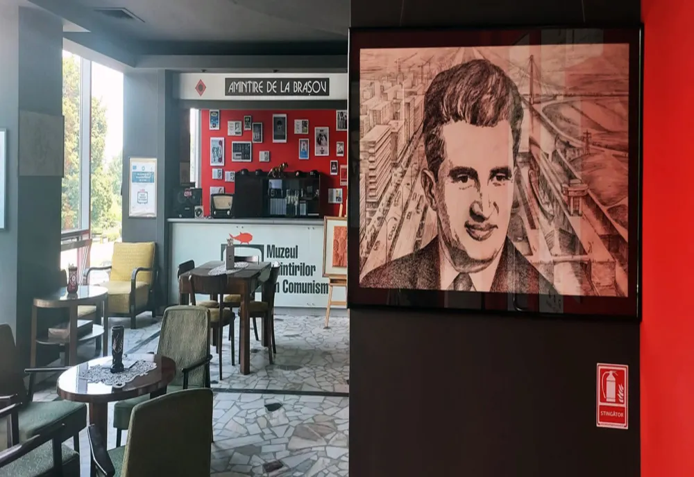 Deschiderea expoziției temporare intitulate „Omagiu conducătorului iubit” la Muzeul Amintirilor din Comunism