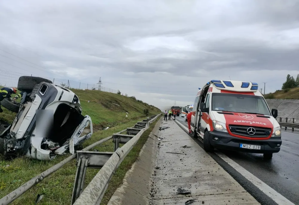 Autoturism răsturnat pe un drum din Cluj! Primul ajutor a fost acordat de personal medical din Braşov şi Ungaria (FOTO)