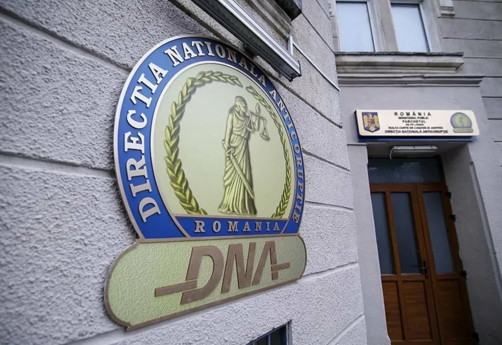 Director din Ministerul Educației, ARESTAT după ce ar fi primit mită aproximativ 340.000 de euro. Ce a oferit la SCHIMB