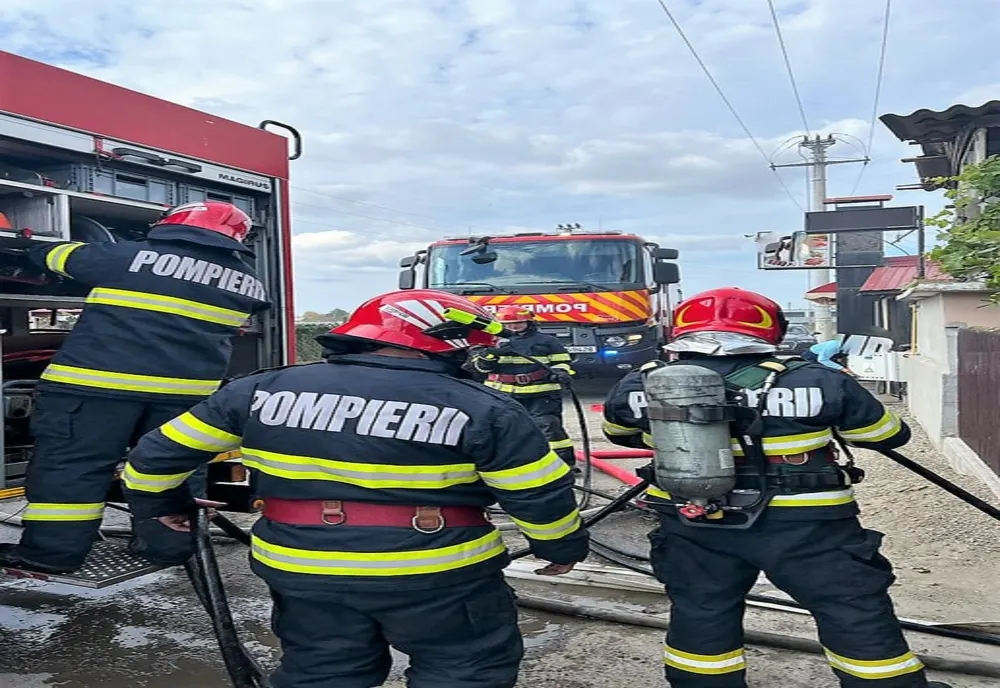 Incendiu la Stupini! O femeie de 69 de ani are arsuri la față şi mâini!