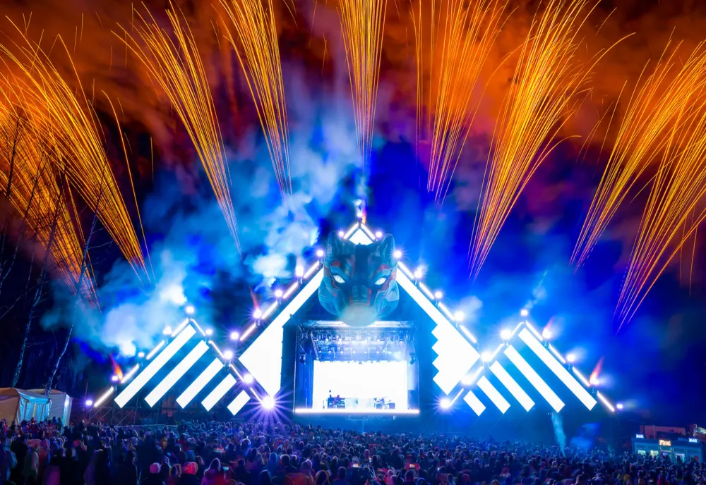 VIDEO Atmosferă incendiară în prima zi a Festivalului Massif! 
