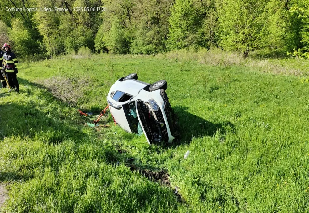 Maşină răsturnată, pe DN13. Trei persoane rănite!
