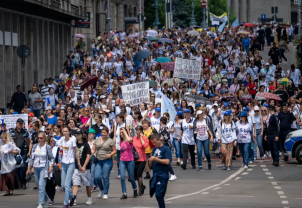 SINDICATELE CER O ÎNTÂLNIRE DE URGENȚĂ CU PREMIERUL ȘI AMENINȚĂ CU GREVA GENERALĂ LA NIVEL NAȚIONAL