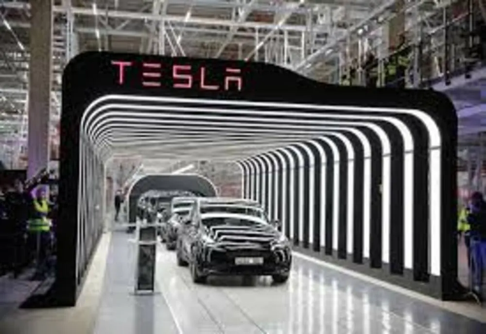 ALERTĂ TESLA, ZECI DE MII DE AUTOTURISME RECHEMATE ÎN SERVICE