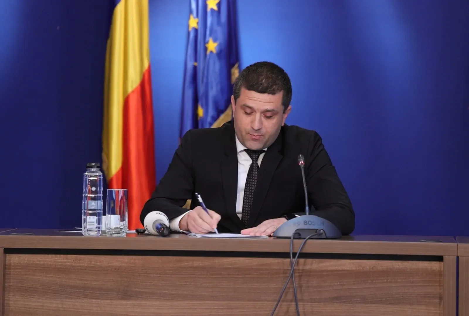 Ministrul interimar al Apărării, Radu Miruță