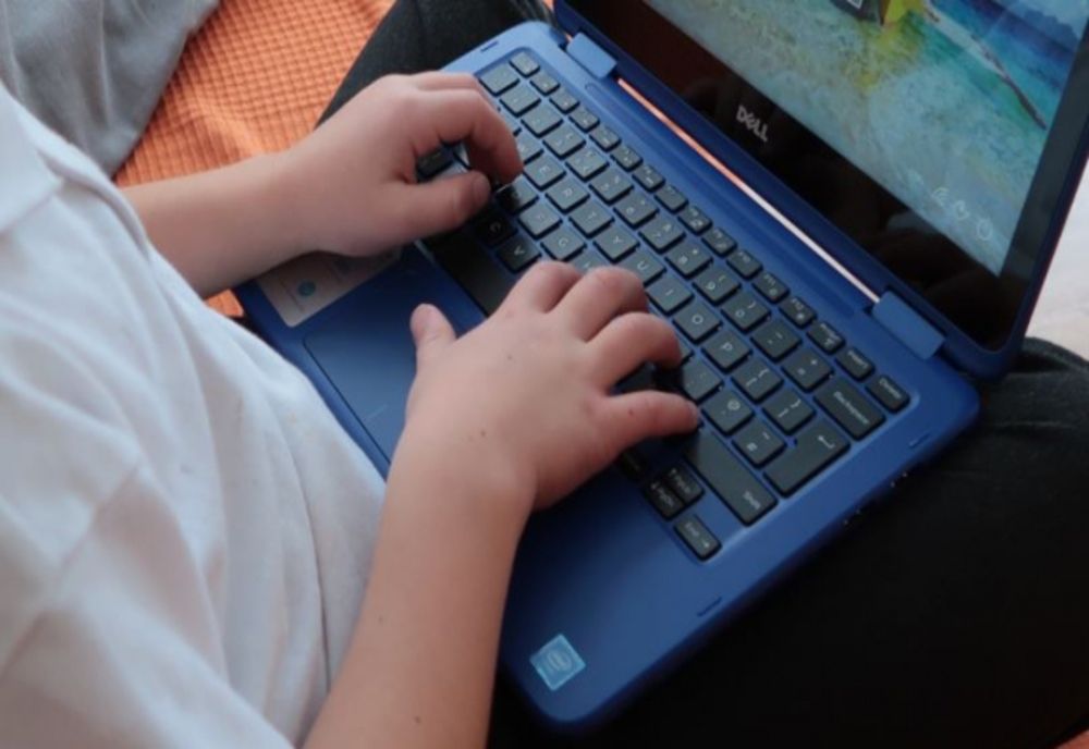 În urma perchezițiilor din această dimineață, de la Brașov și Ilfov, a fost ridicat, de DIICOT, hackerul vedetelor! Nume celebre, printre victime