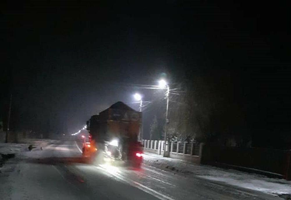 VIDEO Noapte albă pentru drumarii din centrul țării