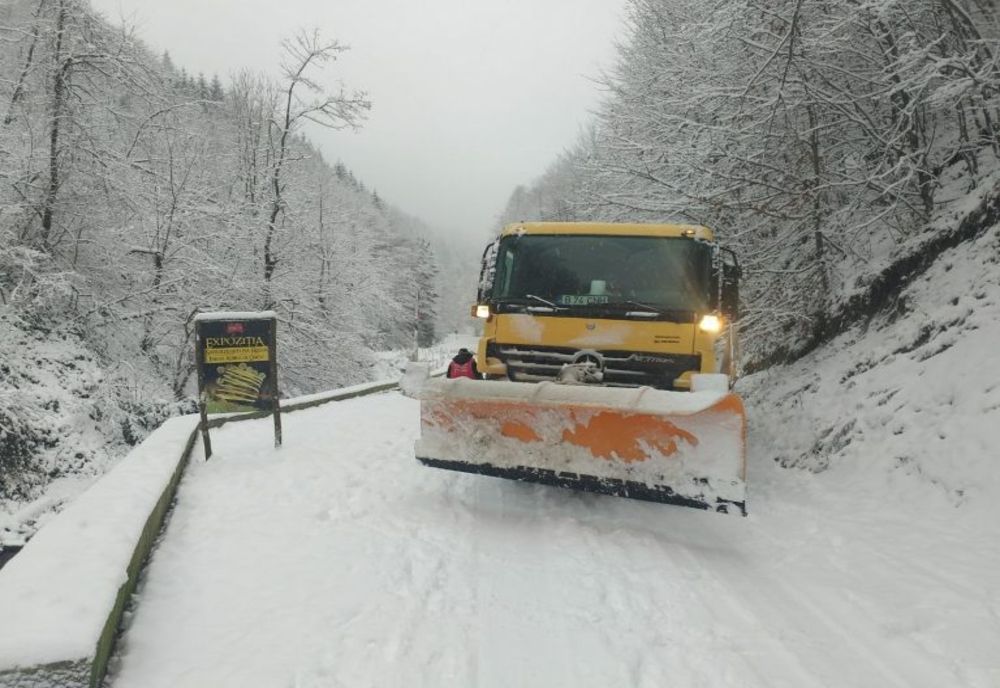 Cu câte utilaje s-a acționat pentru deszăpezirea drumurilor naționale?