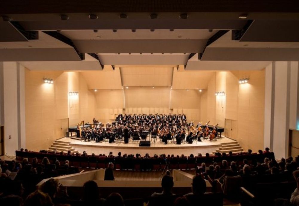 Filarmonica Brașov îi așteaptă pe brașoveni la concerte în sală!