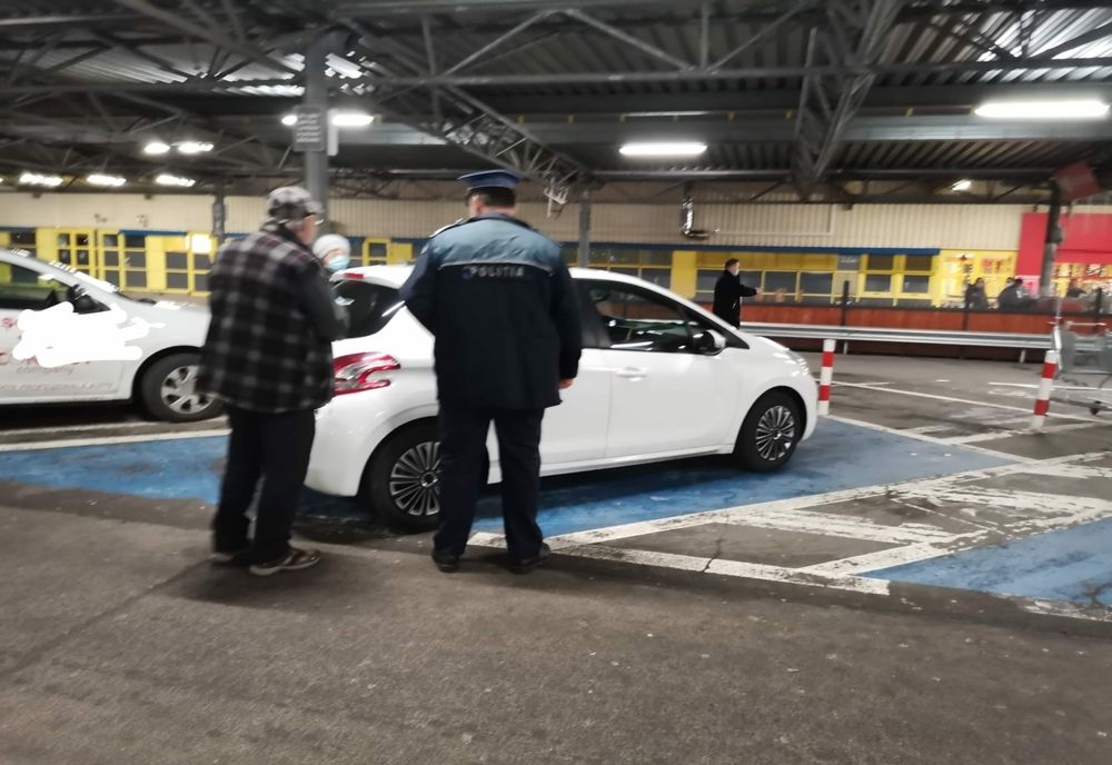 Amenzi de 13.000 de lei pentru şoferii care au parcat pe locurile destinate persoanelor cu handicap!