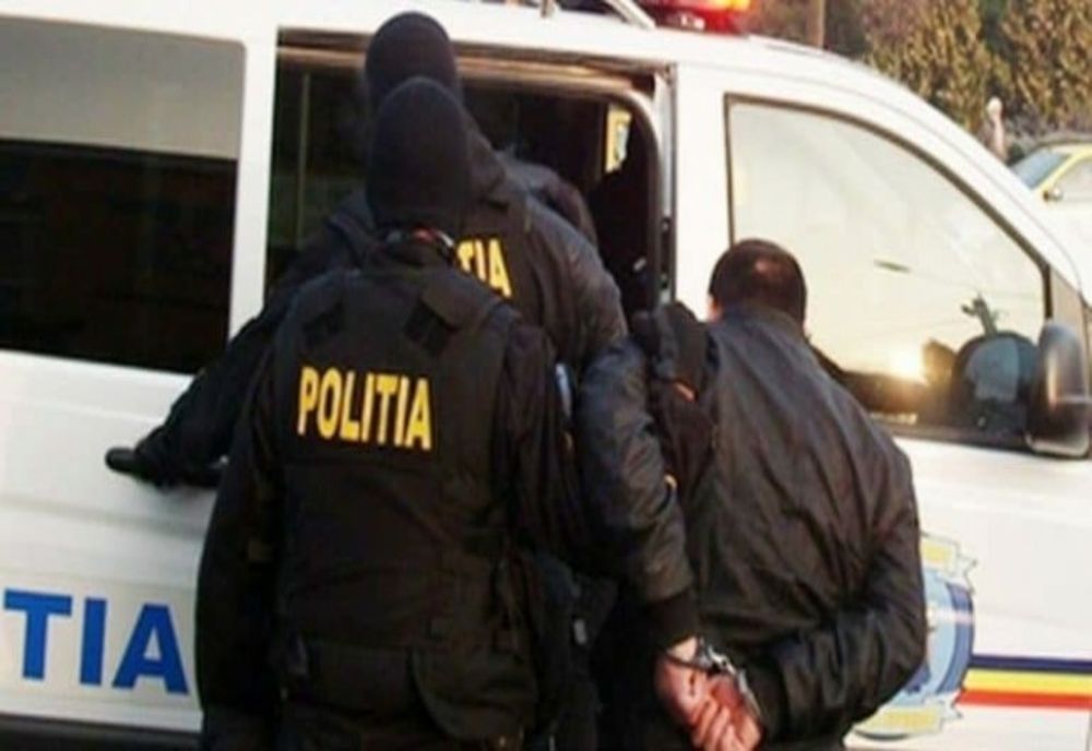 Polițiștii l-au prins și pe cel de-al doilea bărbat care a bătut crunt o femeie în centrul Brașovului!