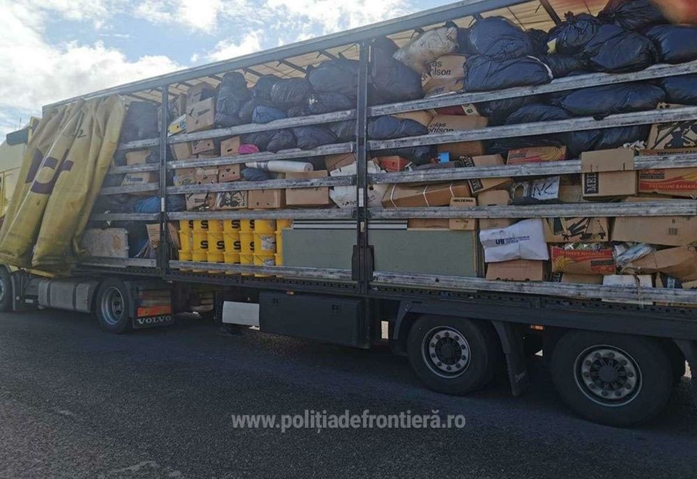 Automarfar cu peste 24 t de deșeuri cu destinația Brașov, oprit în Vama Petea