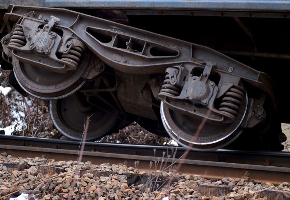 Tren de marfă deraiat între Augustin și Apața