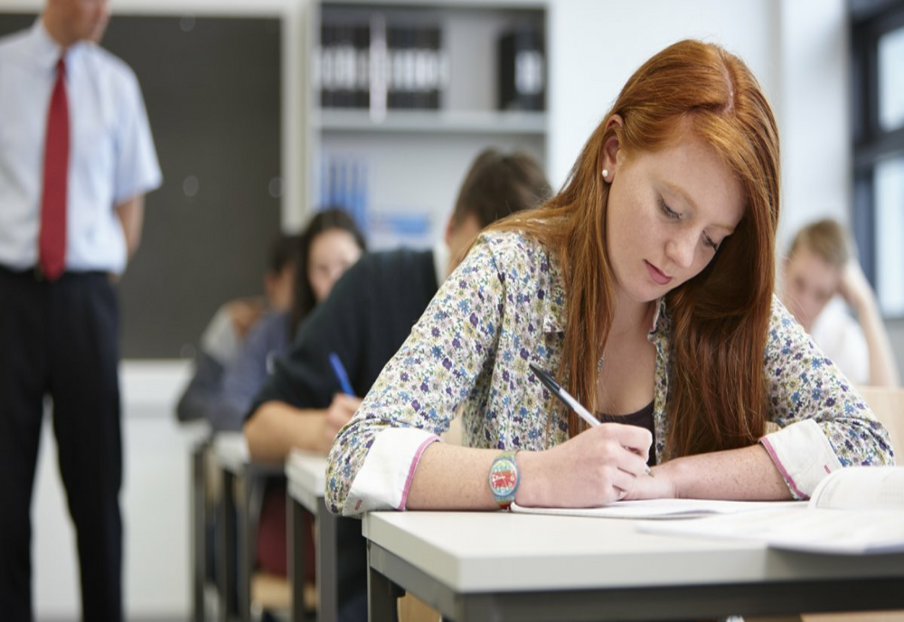 EMOȚII LA FINAL DE BAC: ULTIMA PROBĂ PENTRU CANDIDAȚI