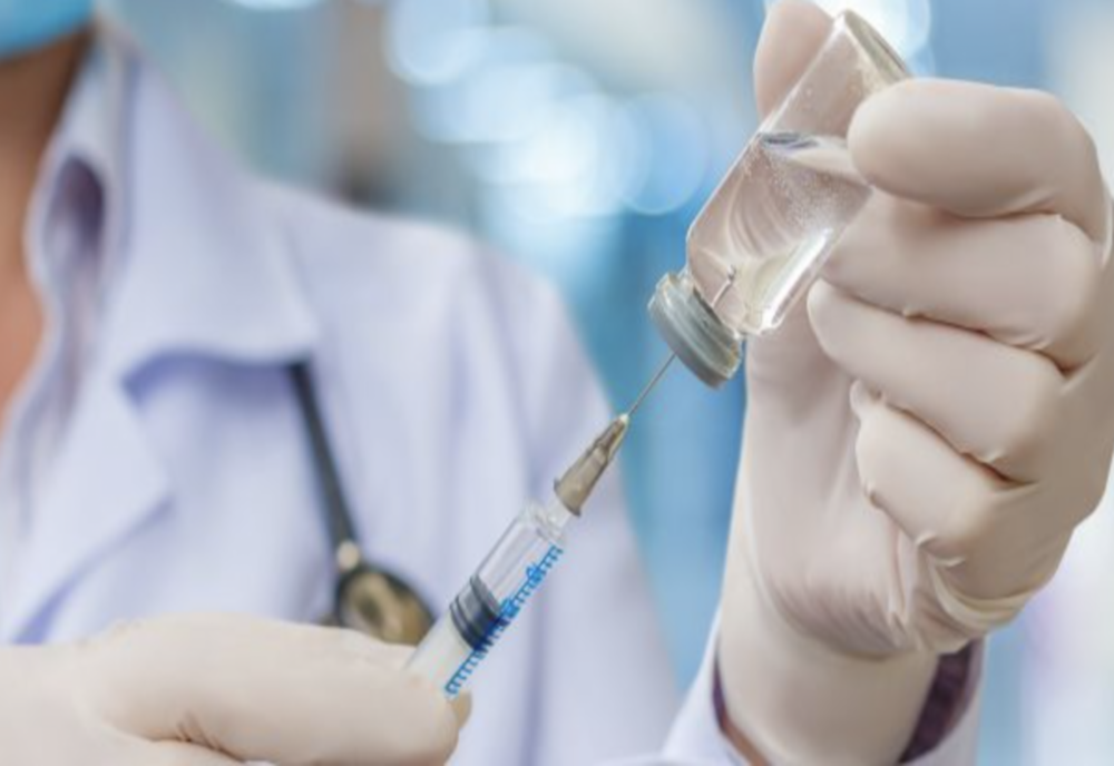 20 de persoane au fost condamnate într-un dosar de vaccinări fictive anti-COVID. Un registrator va sta 2 ani și 4 luni după gratii