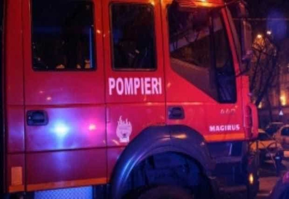 BĂRBAT DIN PRAHOVA GĂSIT CARBONIZAT DUPĂ CE ȘI-A APRINS O ȚIGARĂ. FLĂCĂRILE I-AU CUPRINS CASA ÎNTR-O CLIPĂ