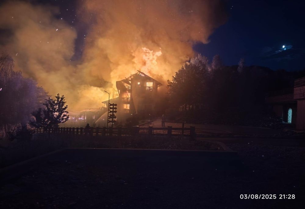 INCENDIU DEVASTATOR LA O UNITATEA TURISTICĂ DIN RÂȘNOV
