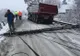 FOTO Stâlp doborât de autocamion, în localitatea Araci