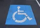 FOTO Cum să ocupi, cu un autovehicul, trei locuri de parcare destinate persoanelor cu dizabilități?