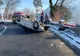VIDEO Momentul în care o mașină se răstoarnă pe drumul de Poiană