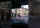 VIDEO O balerină dansează pe o trecere pentru pietoni din centrul Brașovului
