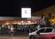 FOTO+VIDEO Cum (nu) se respectă regulile din pandemie? Marea aglomerație nocturnă de la Kaufland
