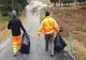 Drumarii i-au adus acasă gunoiul pe care "îl uitase" în parcarea de pe DN1 (FOTO)