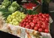 Zeci de ALERTE: fructe și legume cu PESTICIDE, la vânzare în România. MII de produse din CARNE, RETRASE de la raft