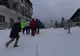 Autoritățile, alertate de un turist care a plecat desculț prin zăpadă, în Poiana Braşov!