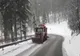 VIDEO Se intervine cu 100 de utilaje de deszăpezire pe drumurile din centrul țării