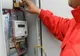 Consumul de electricitate a atins un maxim al ultimilor patru ani din cauza gerului. România importă energie la orele de vârf
