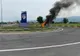 Maşină în flăcări, pe DN1, între Ghimbav şi Codlea