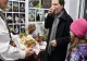 Nicușor Dan, întoarcere în satul natal de Crăciun. Președintele, întâmpinat cu colinde la Ileni. Video